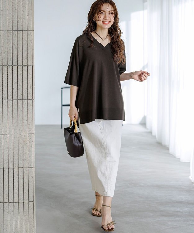 23区 L 【先行予約/WEB&一部店舗限定カラーあり/Lサイズ限定】レーヨンポリエステルストレッチ Vネック ニット ダークブラウン系