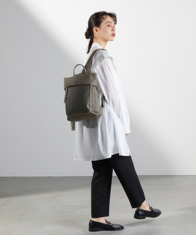 Y'SACCS リサイクルナイロン×カウレザー ラップリュック　Sサイズ グレージュ