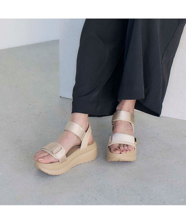 MODE ET JACOMO <noyau>厚底サテンベルクロスポーツサンダル ベージュ