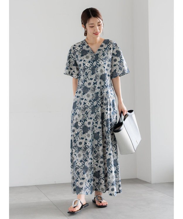 Te chichi 【LIBERTY FABRICS】Vネックフレアワンピース ネイビー