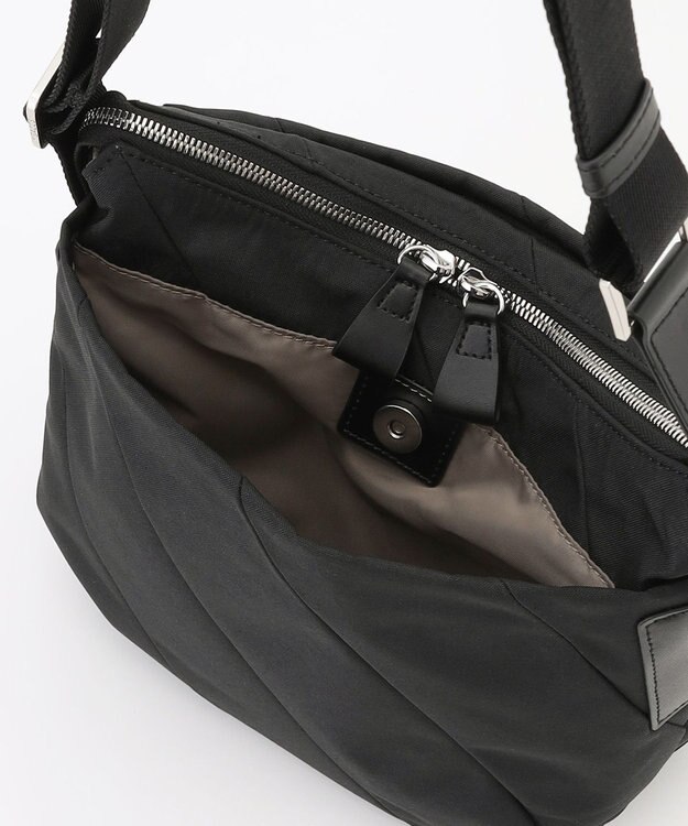 Y'SACCS ストリームラインショルダー ブラック