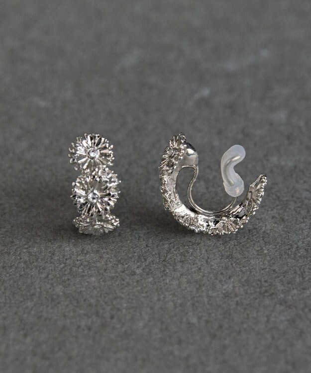 Phoebe 【痛くないシリーズ/金属アレルギー対応】マーガレットフラワーフープライトフィットイヤリング　シルバー シルバー