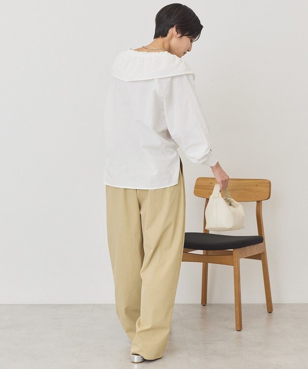 AMERICAN HOLIC フリルVネックブラウス Off White