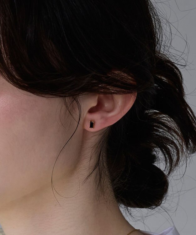 Phoebe シャインフレームレクタングルピアス　ブラック ブラック