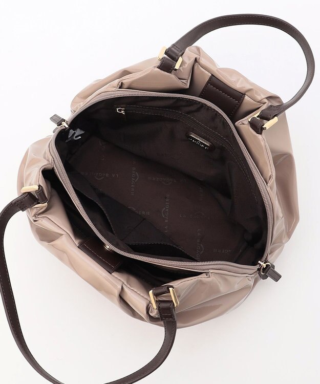 LA BAGAGERIE ソフトエナメル2WAYハンドバッグ Mサイズ グレージュ
