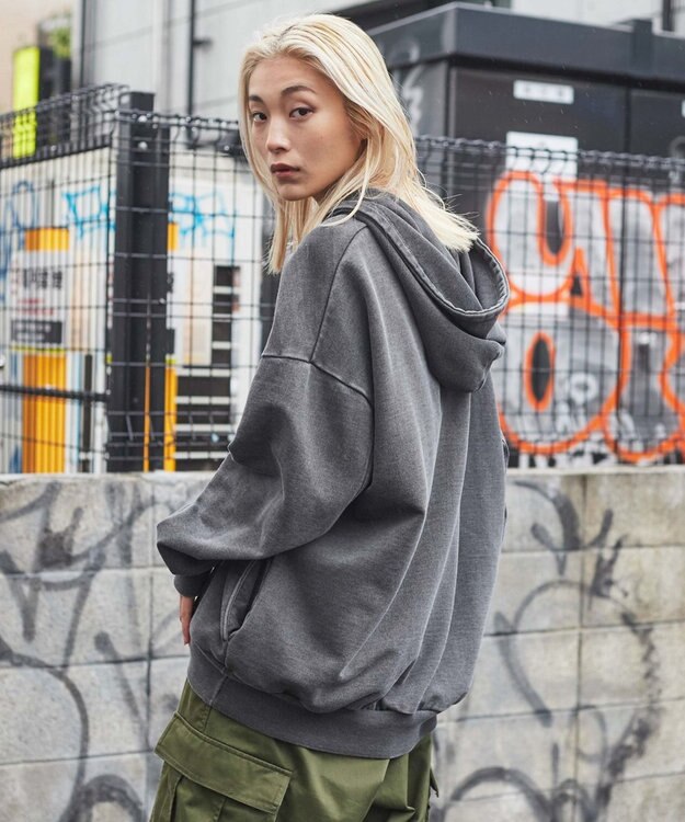 WEGO ピグメントハーフZIPロゴプルパーカー スミクロ