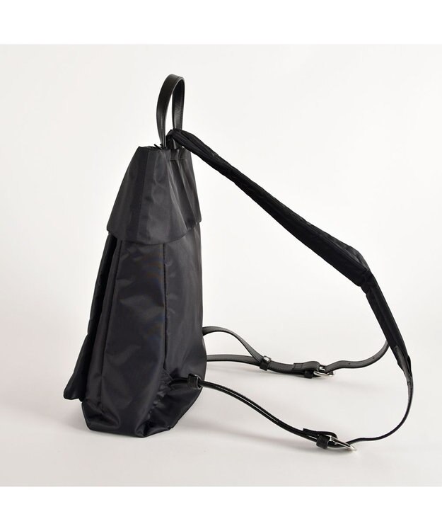 Y'SACCS リサイクルナイロン×カウレザー ラップリュック　Sサイズ ブラック
