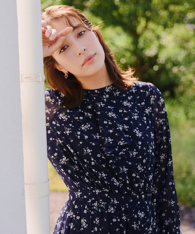 Tiaclasse L 【新色追加・洗える】花柄フリルドレープワンピース ダークネイビー