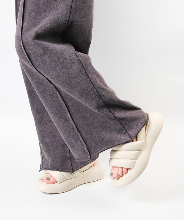 STEVE MADDEN HEADWAY バックストラップ厚底パフィーサンダル ホワイト