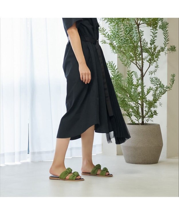 MODE ET JACOMO <carino>プリーツスポンジサンダル グリーン