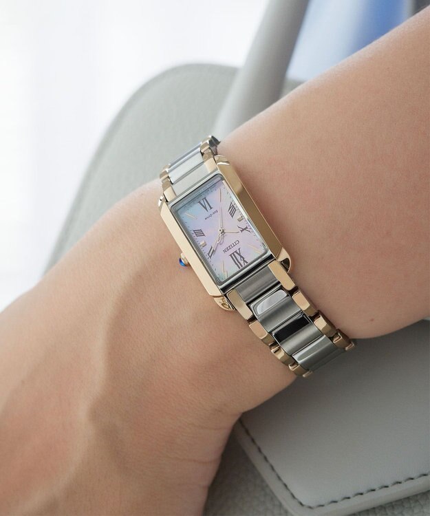 CITIZEN 【白蝶貝のレクタンギュラーモデル】使いやすいシルバーとウォームゴールドのバイカラーウオッチ ウォームゴールド
