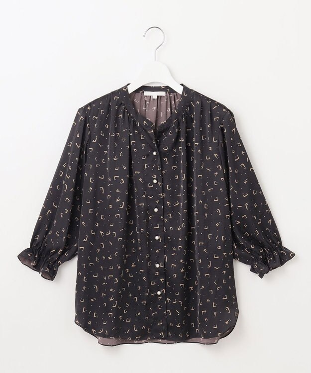 自由区 L 【カタログ掲載・WEB&一部店舗限定・セットアップ対応・洗える】セミブライトサテン ブラウス ネイビープリント