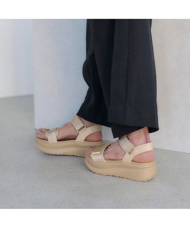 MODE ET JACOMO <noyau>厚底サテンベルクロスポーツサンダル ベージュ