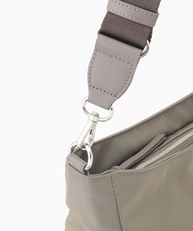 Y'SACCS ツイルナイロン　カーブショルダー　Mサイズ グレージュ