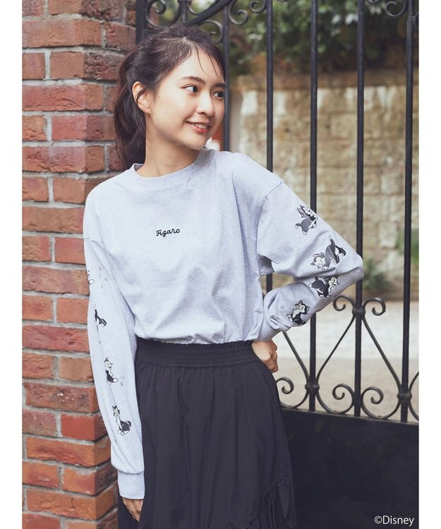 earth music&ecology Ｄｉｓｎｅｙ／袖プリントフィガロロンＴ Gray Mixture