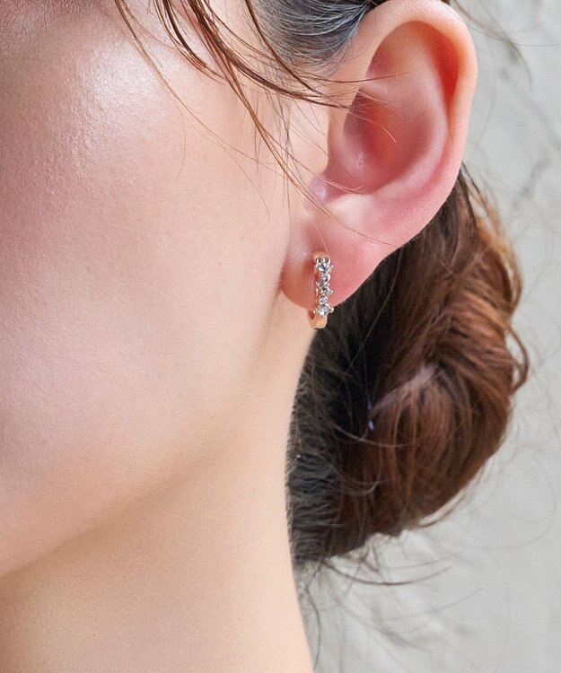 Phoebe 【金属アレルギー対応】【痛くないシリーズ】バブルビジュークリスタルループフィットイヤリング　シャンパンゴールド