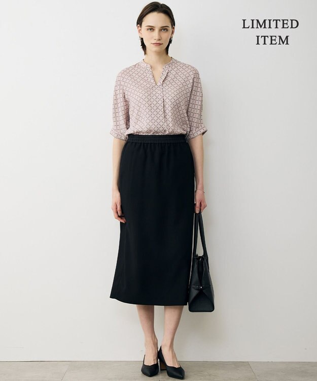 ICB L 【先行予約・WEB限定】BackSatinAmunzen 5分袖キーネックブラウス ヘイズピンク×スクエアビット柄