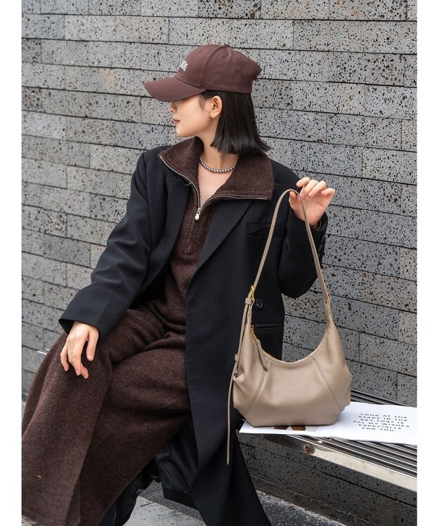 style code 【ペットボトル収納可能】[Lyrss/リルス] 牛革 ショルダーバッグ グレージュ