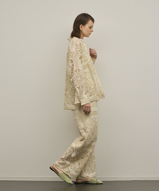 GRACE CONTINENTAL パネル刺繍シャツ キナリ