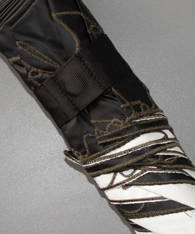 AURORA テレビで紹介！Beaurance ビューランス カリグラフィー刺しゅう柄 晴雨兼用パラソル (折りたたみ) ホワイト