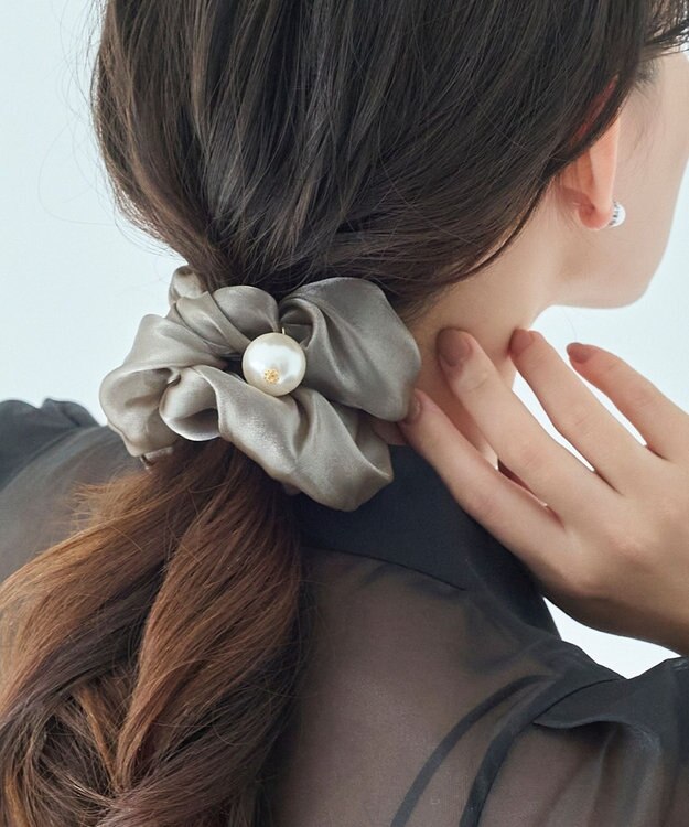 Phoebe ボリューミーシアーシュシュ　グレー/パール/大ぶり グレー