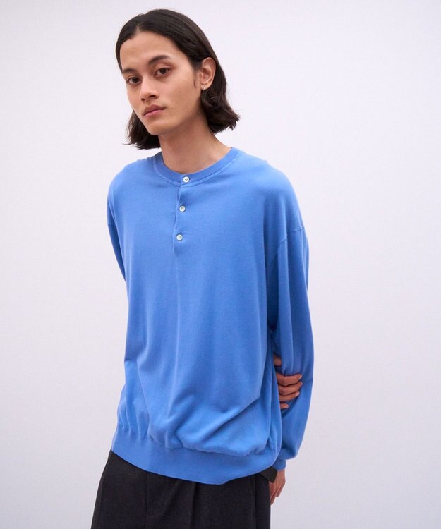 ATON SMOOTH SUVIN | ヘンリーネックセーター - UNISEX BLUE