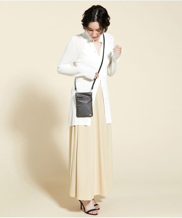 LA BAGAGERIE モノグラムデイリーミニマムポシェット ガンメタリック