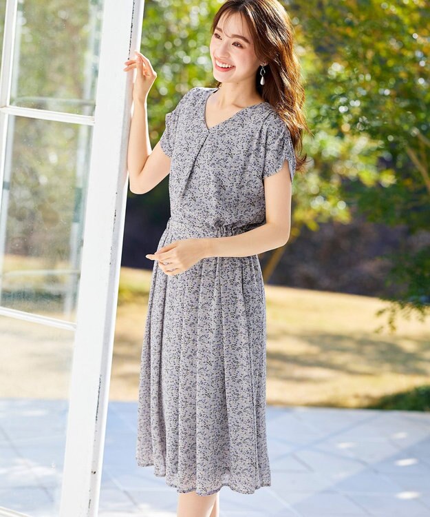 Tiaclasse L 【洗える】程良い透け感のシフォン花柄フレンチワンピース ブルーグレー