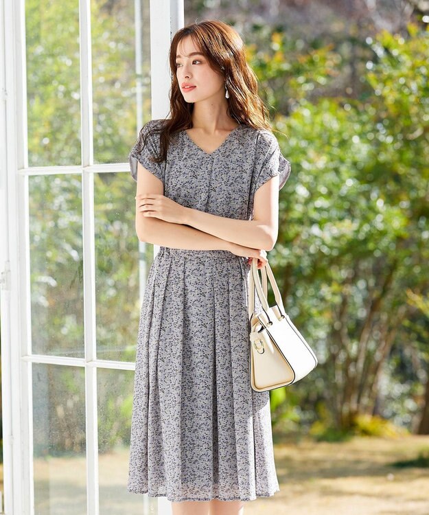 Tiaclasse L 【洗える】程良い透け感のシフォン花柄フレンチワンピース ブルーグレー