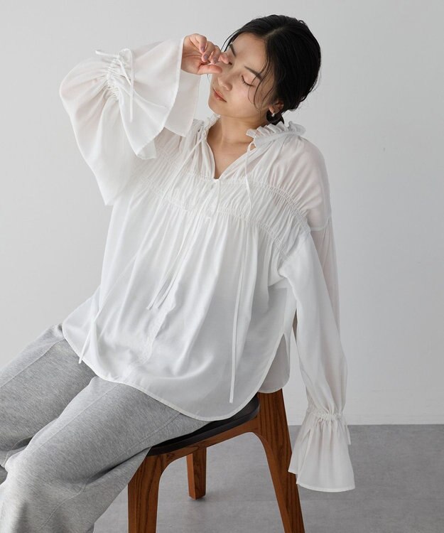 YECCA VECCA シャーリングギャザーリボンブラウス Off White