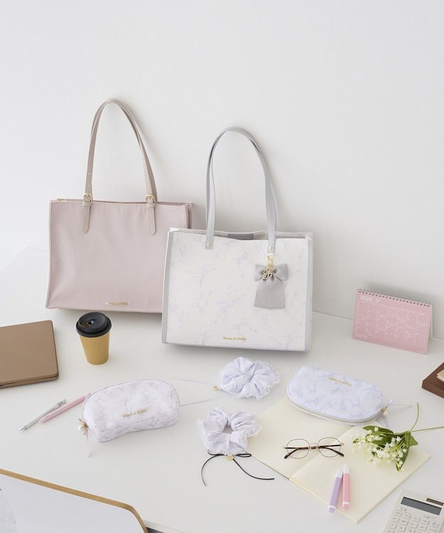 Maison de FLEUR すずらんプリントロングポーチ Grayish Pink