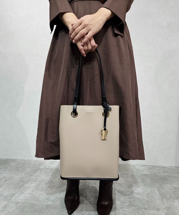 style code 【MERCURYDUO/マーキュリーデュオ】メタルアイレット　縦長トートバッグ 推し活ラージバッグ 縦長ショルダーバッグ ベージュ