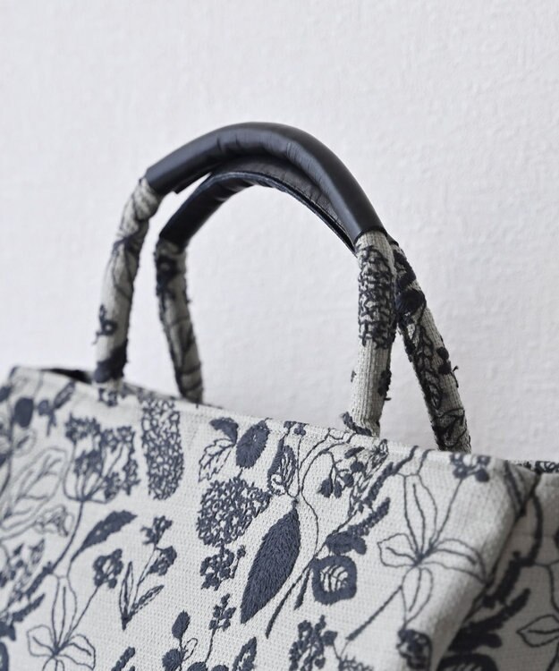 AND WOOL 筆記帳刺繍の半円バッグ グレー