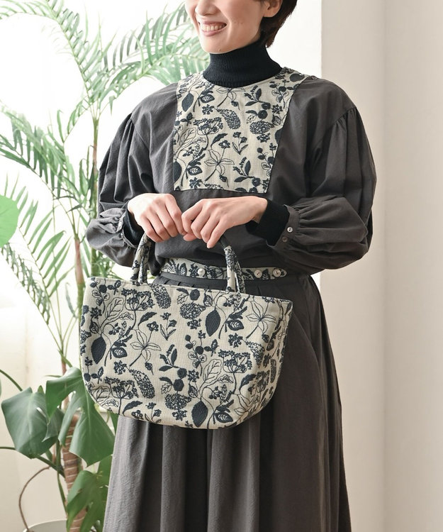 AND WOOL 筆記帳刺繍の半円バッグ グレー