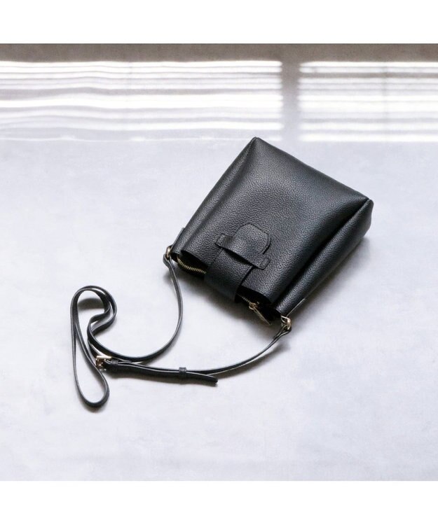 UNBILLION 【テレビ ドラマ着用アイテム】カシュカシュ cachecache / 3つ口縦型ショルダーバッグ ブラック