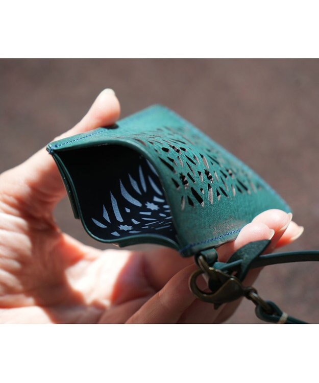 genten ダイヤカットワーク　パスケース ブルーグリーン