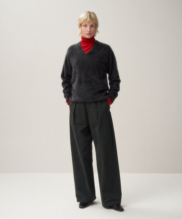ATON ROYAL CASHMERE FUR | Ｖネックセーター CHARCOAL GRAY