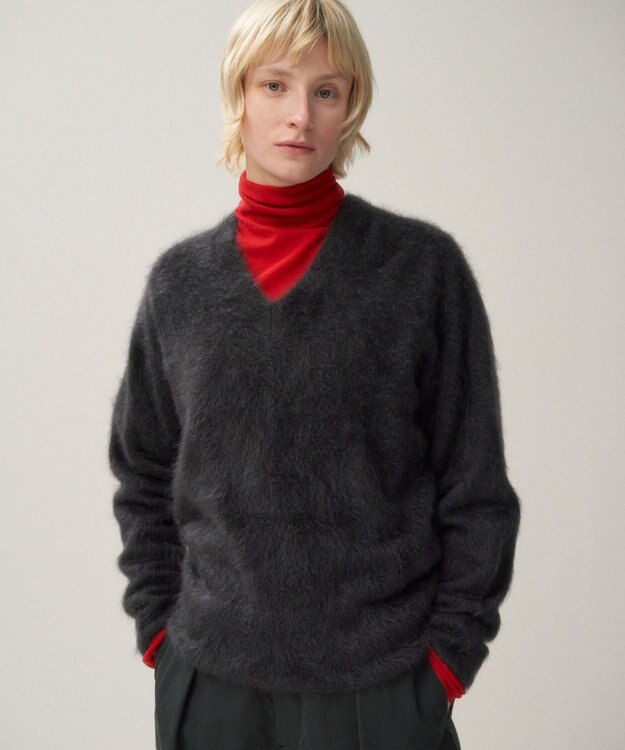 ATON ROYAL CASHMERE FUR | Ｖネックセーター CHARCOAL GRAY