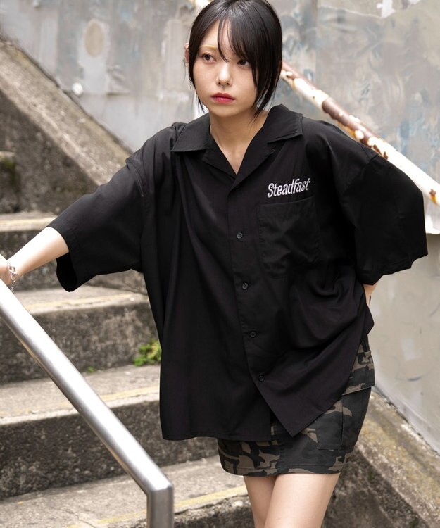 WEGO 【ユニセックス着用ITEM/MLサイズ展開】オープンカラーグラフィックシャツ（SS） ブラック