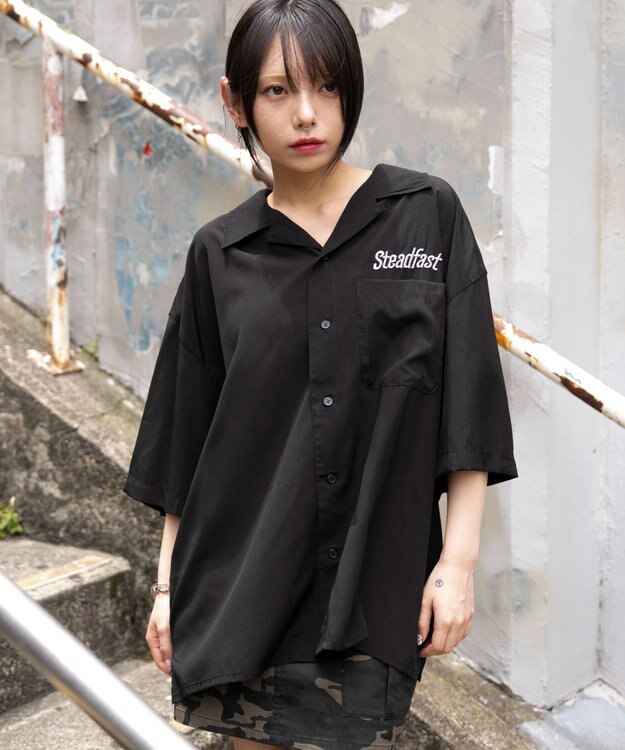 WEGO 【ユニセックス着用ITEM/MLサイズ展開】オープンカラーグラフィックシャツ（SS） ブラック