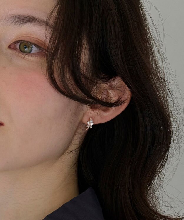 Phoebe ロマンティックビジューバタフライフープピアス　ローズゴールド ローズゴールド