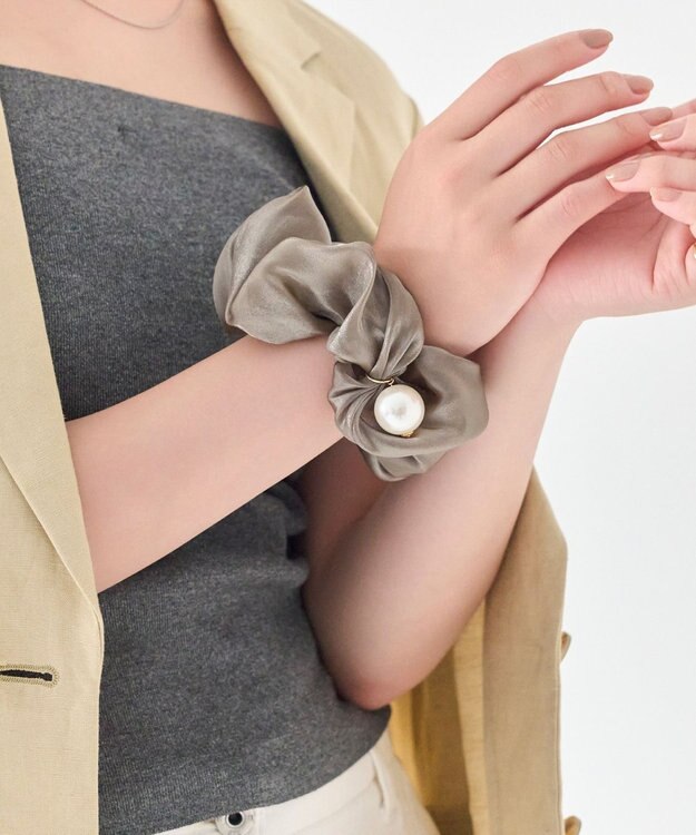 Phoebe ボリューミーシアーシュシュ　グレー/パール/大ぶり グレー