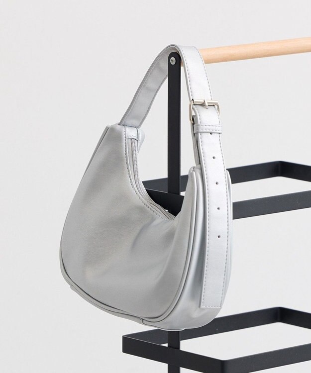 earth music&ecology ハーフムーンアジャスタブルバッグ Silver