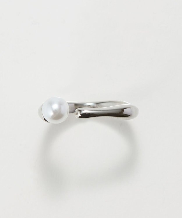 Phoebe 〈金属アレルギー対応〉ラスターフレームパールカフリング　シルバー/ステンレス/大ぶり/存在感◎/主役級/変形 シルバー