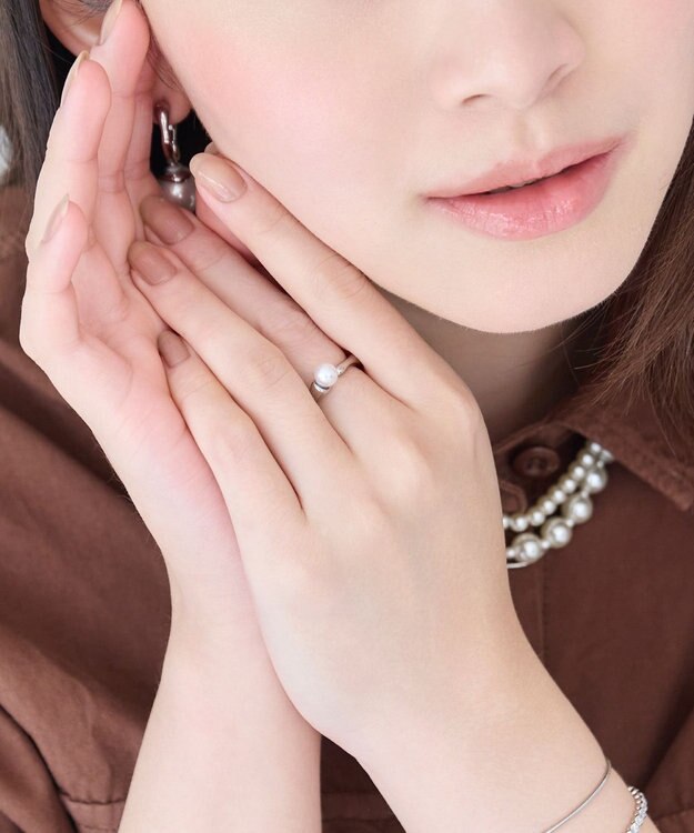 Phoebe 〈金属アレルギー対応〉ラスターフレームパールカフリング　シルバー/ステンレス/大ぶり/存在感◎/主役級/変形 シルバー