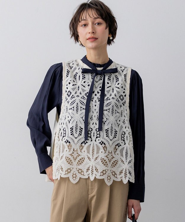 23区 【先行予約】エンブロイダリーレース ニットベスト アイボリー系