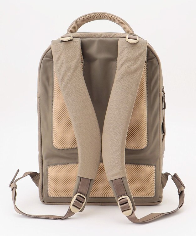 Y'SACCS 【MADE IN JAPAN】　WELLBA　人間工学バックパック　Mサイズ グレージュ