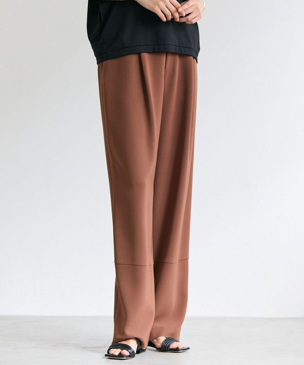 BEIGE， GYPSUM / シルキータッチ セミワイドタックパンツ Brown