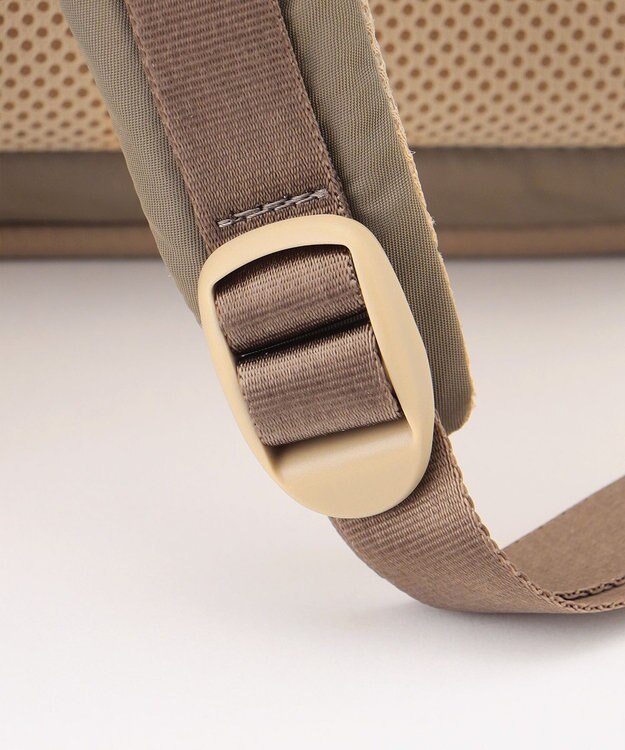 Y'SACCS 【MADE IN JAPAN】　WELLBA　人間工学バックパック　Mサイズ グレージュ