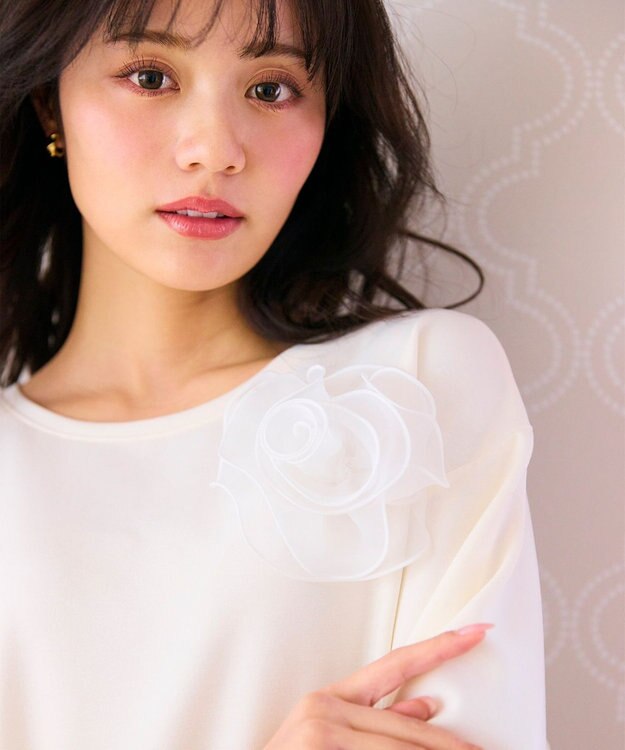 Feroux 【洗える】ローズコサージュ ダンボールプルオーバー アイボリー系